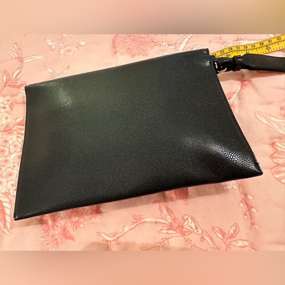 Stella and Dot Avalon envelope style clutch bag- black with rose gold hardware - Picture 7 of 7